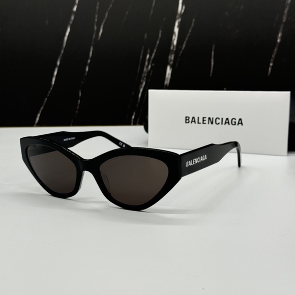 NEW BB0306S 001 BALENCIAGA BLACK CAT EYE WOMEN BALENCIAGA SUNGLASSES - Picture 1 of 11